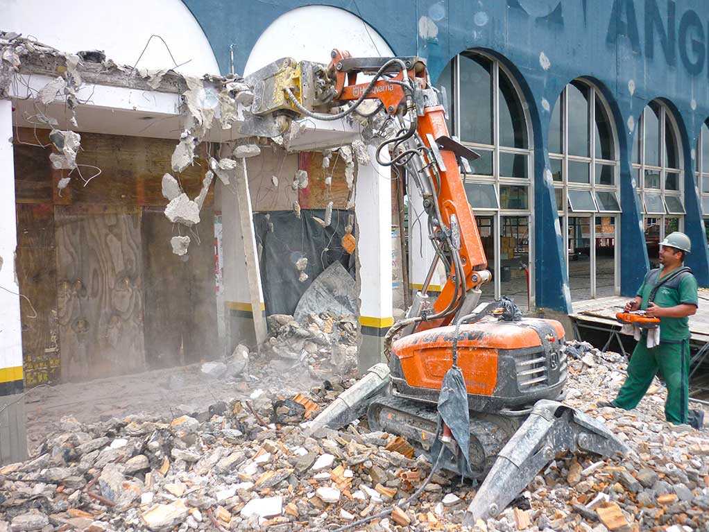 Robôs para demolição e manutenção industrial