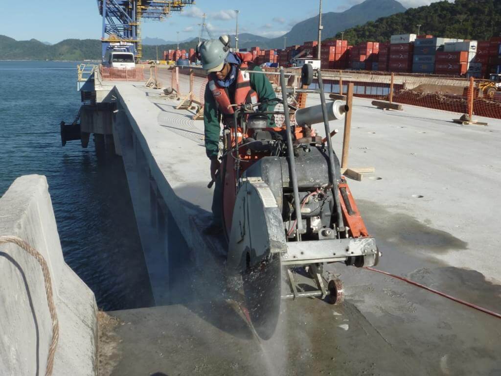 Demolição em Concreto no Porto de Itaguaí