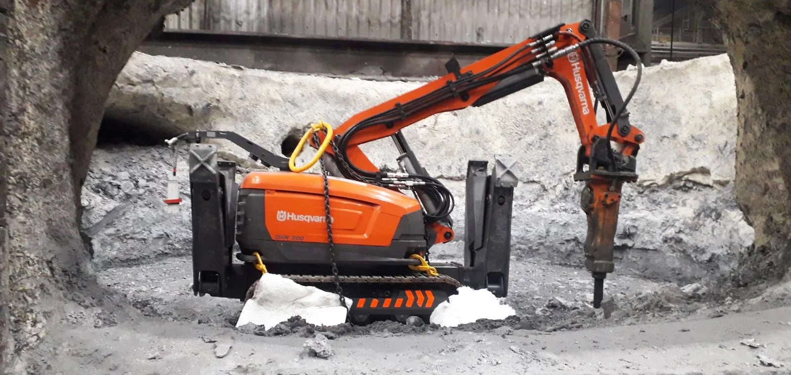 Tecnologia de ponta para demolição de refratário em fornos de alumínio