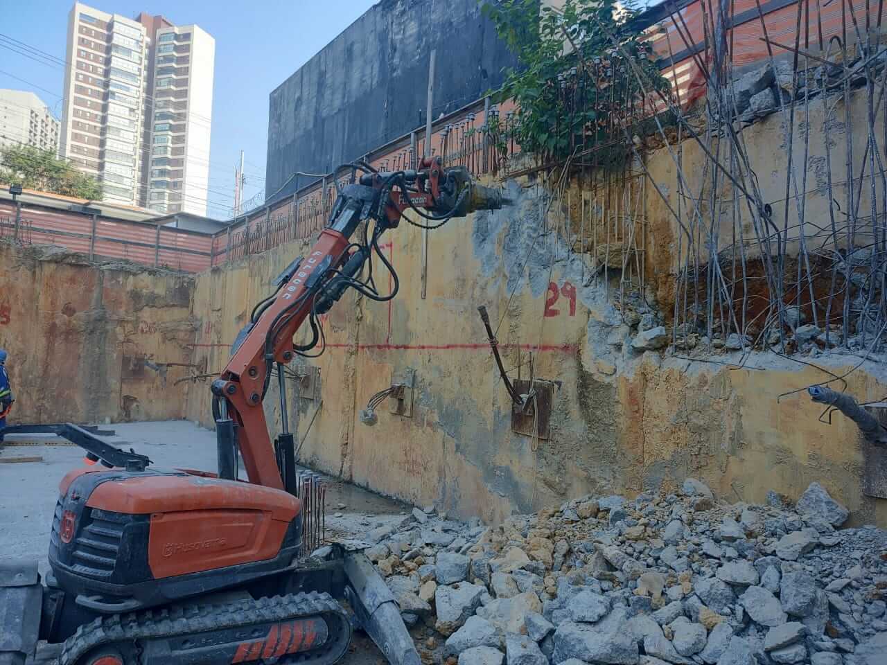 Tecnologia Furacon aplicada ao arrasamento de parede diafragma com robô
